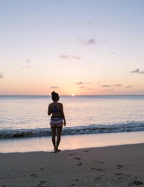 Asian Women Walking Beach Vacation Saint Lucia Luxury Holiday Saint — ストック写真