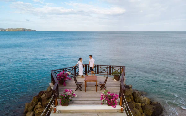 Young Couple Vacation Saint Lucia Relaxing Wooden Pier Ocean Luxury — ストック写真