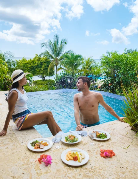 Young Couple Having Lunch Dinner Plunge Pool Luxury Vacation Saint — ストック写真