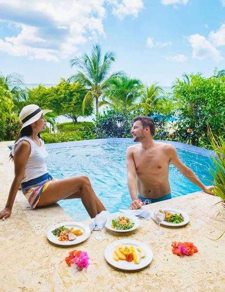 Young Couple Having Lunch Dinner Plunge Pool Luxury Vacation Saint — Foto Stock