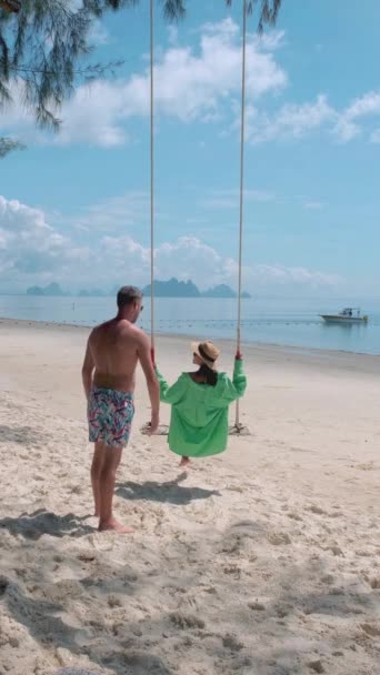 Couple Men Women Swing White Tropical Beach Tropical Beach Swing — Video Stock