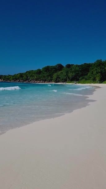 Men Women Beach Anse Cocos Digue Seychelles Tropical Beach Luxury — Vídeo de Stock