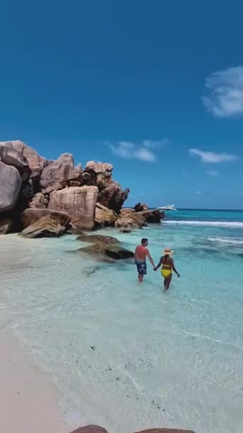 Men Women Beach Anse Source Dargent Digue Seychelles Tropical Luxury — Stock videók