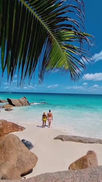 Men Women Beach Anse Source Dargent Digue Seychelles Tropical Luxury — 图库视频影像