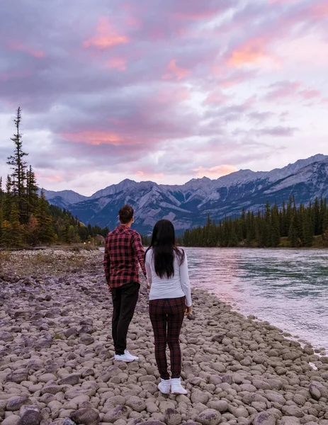 Couple Men Women Watching Sunrise Jasper Sunrise Athabasca River Canada — Stock Fotó