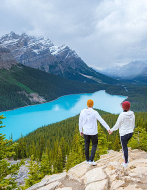 Lake Peyto in Banff National Park, Canada. Mountain Lake as a fox head is popular among tourists in Canada driving the icefields parkway. A couple of men and women looking out over the lake