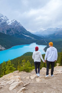 Lake Peyto in Banff National Park, Canada. Mountain Lake as a fox head is popular among tourists in Canada driving the icefields parkway. A couple of men and women looking out over the lake