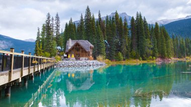 Emerald lake Yoho national park Canada British Colombia. beautiful lake in the Canadian Rockies during the Autumn fall season