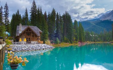 Emerald lake Yoho national park Canada British Colombia. beautiful lake in the Canadian Rockies during the Autumn fall season