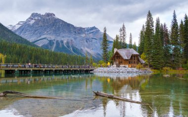 Emerald lake Yoho national park Canada British Colombia. beautiful lake in the Canadian Rockies during the Autumn fall season