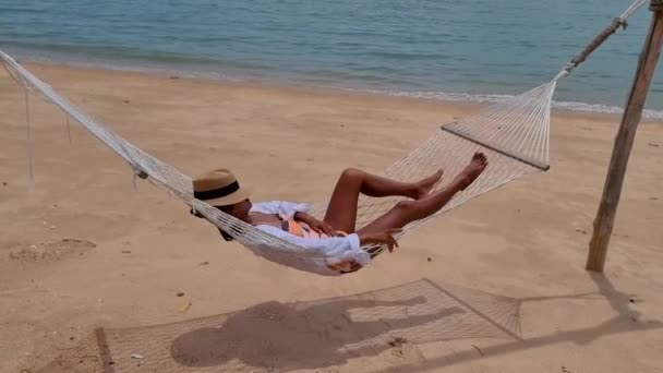 Women Relaxing Hammock Beach Pattaya Thailand Ban Amphur Beach Women — 비디오