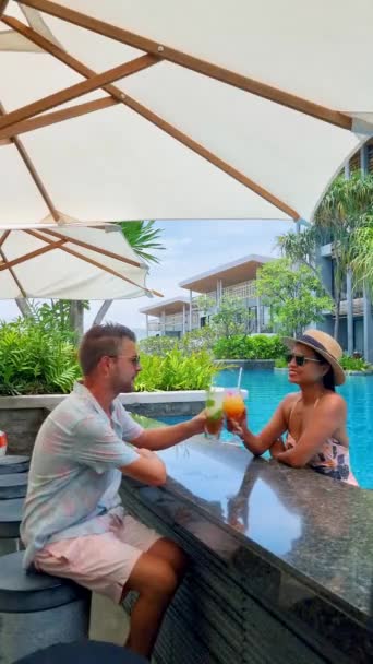 Couple Men Women Drinking Cocktails Bar Tropical Pool Vacation Asian — 图库视频影像