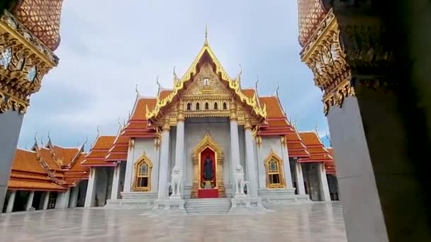 Wat Benchamabophit Храм Бангкоке Таиланд Мраморный Храм Бангкоке Таиланд — стоковое видео