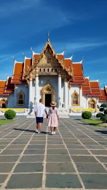Wat Benchamabophit Temple Bangkok Thailand Marble Temple Bangkok Thailand Couple — Αρχείο Βίντεο