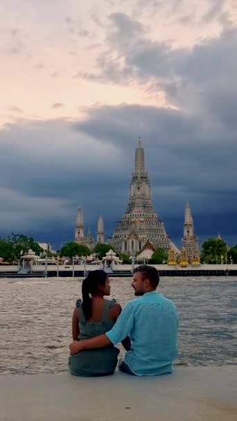 Wat Benchamabophit Temple Bangkok Thailand Marble Temple Bangkok Thailand Couple — Stok video