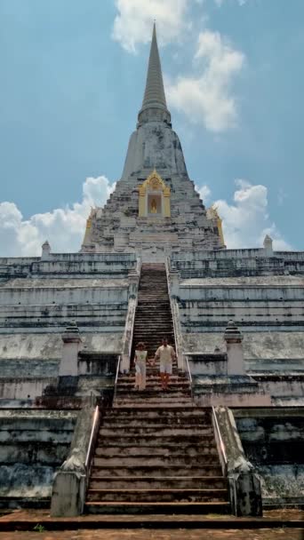 Wat Phu Khao Thong Chedi Ayutthaya Thailand White Pagoda Couple — kuvapankkivideo