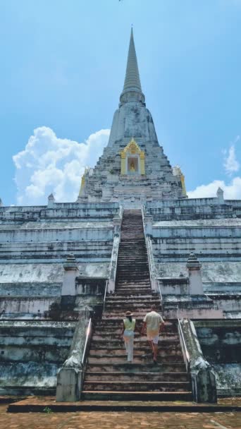 Wat Phu Khao Thong Chedi Ayutthaya Thailand White Pagoda Couple — Stok video