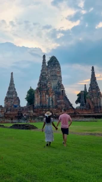 Men Women Hat Tourist Visit Ayutthaya Thailand Wat Chaiwatthanaram Sunset — Stock video