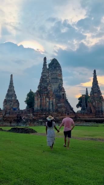 Men Women Hat Tourist Visit Ayutthaya Thailand Wat Chaiwatthanaram Sunset — Stok video