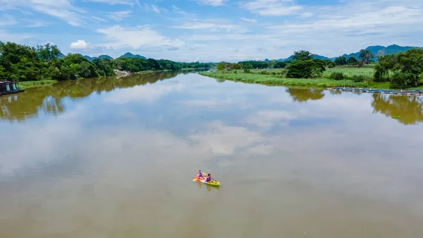 Couple Men Women Kayaking River Kwai Thailand Men Women Kayak — Stok fotoğraf