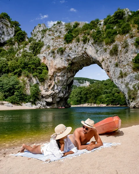 Der Ardeche France Picknicken Ein Paar Männer Und Frauen Strand — Stockfoto