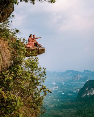  Krabi yakınlarındaki Tayland ormanları Khao Ngon Nak Doğa Yolu 'na Krabi Tayland ya da Ejderha Tepesi, Tayland. Asya