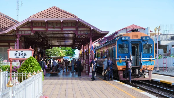 Bahnhof Hua Hin Thailand Passagiere Warten Huahin Auf Den Zug — Stockfoto