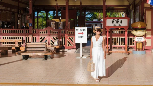 Estação Trem Hua Hin Tailândia Passageiros Esperando Trem Huahin — Fotografia de Stock