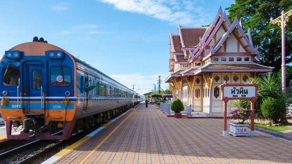 Bahnhof Hua Hin Thailand Passagiere Warten Huahin Auf Den Zug — Stockfoto