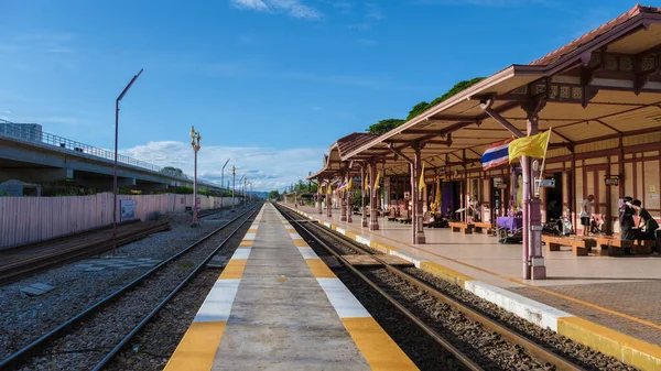 Bahnhof Hua Hin Thailand Passagiere Warten Huahin Auf Den Zug — Stockfoto