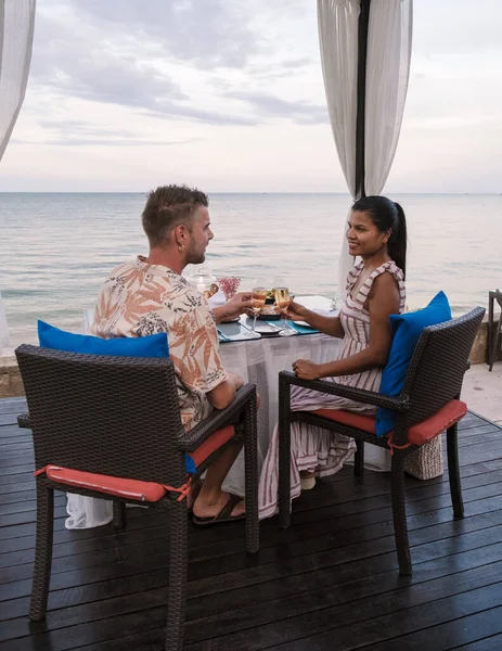 Cena Luz Las Velas Playa Tailandia Cena Romántica Playa Pareja —  Fotos de Stock