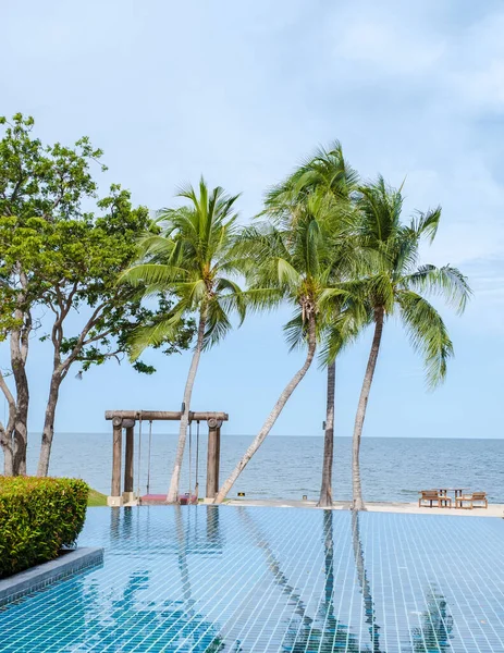 Hua Hin Tailândia Piscina Tropical Com Palmeiras Resort Luxo Movenpick — Fotografia de Stock