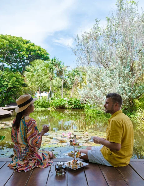 Chá Tarde Uma Lagoa Água Chá Alto Jardim Tropical Tailândia — Fotografia de Stock