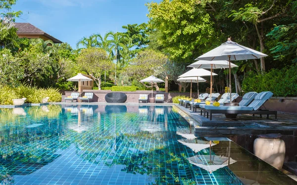 Hua Hin Thaiföld Trópusi Medence Pálmafákkal Egy Luxus Üdülőhelyen Movenpick — Stock Fotó