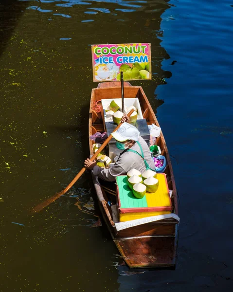 バンコク タイのダムノーン サドゥーク 水上マーケットの人々 タイのカラフルな浮遊市場 — ストック写真