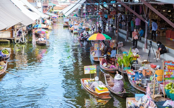 Mensen Damnoen Saduak Drijvende Markt Bangkok Thailand Kleurrijke Drijvende Markt — Stockfoto