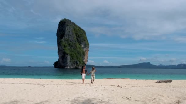 Koh Poda Krabi Thajsko Asijská Žena Evropští Muži Kráčející Tropické — Stock video