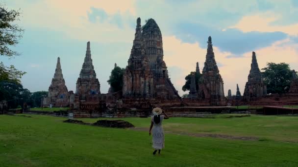 Donne Con Cappello Visita Turistica Ayutthaya Thailandia Wat Chaiwatthanaram Durante — Video Stock