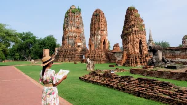 Ayutthaya Tayland Wat Mahathat Şapkalı Turist Haritalı Kadınlar Ayutthaya Daki — Stok video