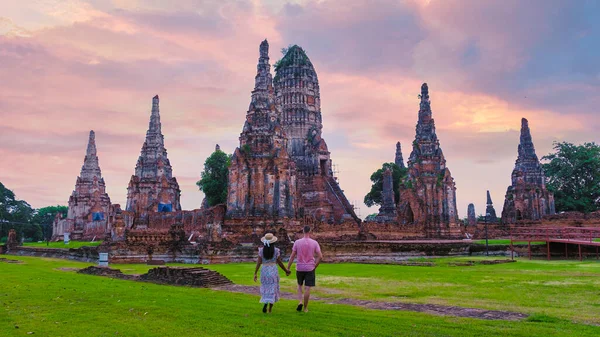 Men Women Hat Tourist Visit Ayutthaya Thailand Wat Chaiwatthanaram Sunset — Stok fotoğraf