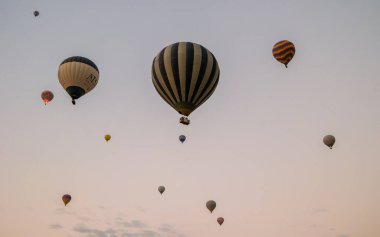 Kapadokya 'da sıcak hava balonları, Kapadokya' da Türkiye balonları ve Kapadokya 'da Gündoğumu. 