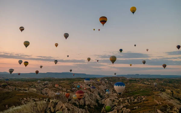 Sonnenaufgang Mit Heißluftballons Kappadokien Türkei Ballons Kappadokien Goreme Kapadokya Und — Stockfoto