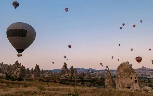 Sonnenaufgang Mit Heißluftballons Kappadokien Türkei Ballons Kappadokien Goreme Kapadokya Und — Stockfoto