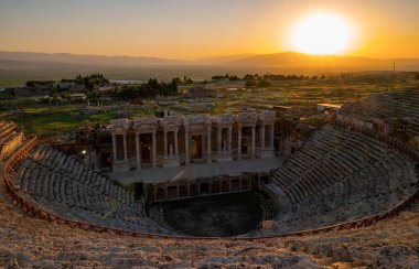 Hierapolis antik kenti Pamukkale Türkiye, Unesco kalıntıları, Hierapolis antik kenti Pamukkale Türkiye 'de günbatımı