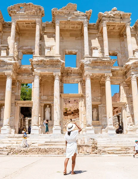 Ruinas Éfeso Turquía Hermoso Día Soleado Entre Las Ruinas Éfeso — Foto de Stock