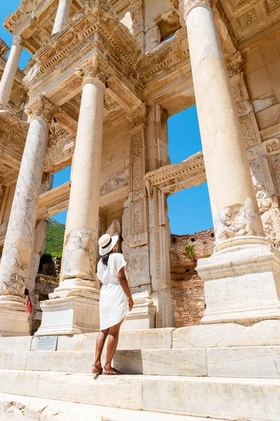 Efesus Ruiner Turkiet Vacker Solig Dag Mellan Ruinerna Efesus Turkiet — Stockfoto