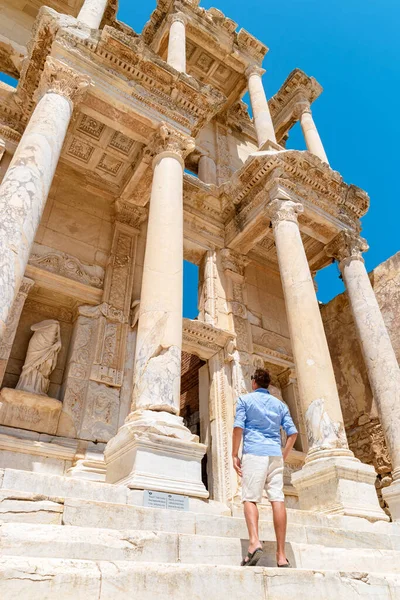 Efes Harabeleri Türkiye Efes Türkiye Harabeleri Arasında Güneşli Güzel Bir — Stok fotoğraf