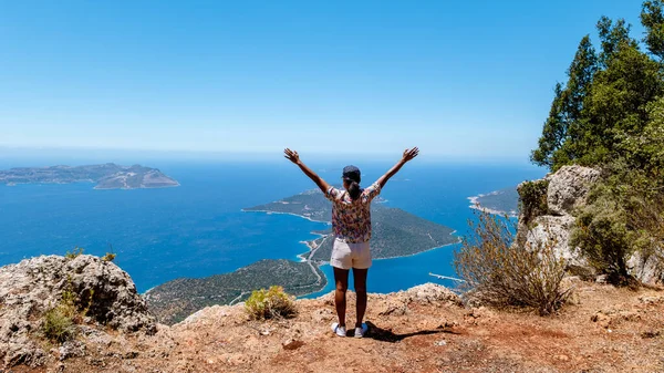 Kas Kalkoen Aziatische Vrouwen Wandelen Berg Uit Oceaan Panoramisch Uitzicht — Stockfoto