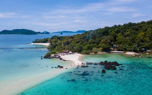 Wyspa Tropikalna Krystalicznie Czystym Oceanem Koh Kham Trat Tajlandia Widok — Zdjęcie stockowe