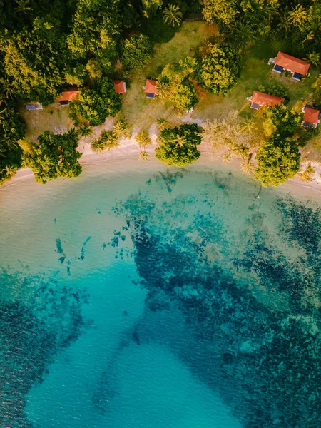 Turkusowy Ocean Palmami Góry Wyspie Koh Mak Tajlandia Trat — Zdjęcie stockowe